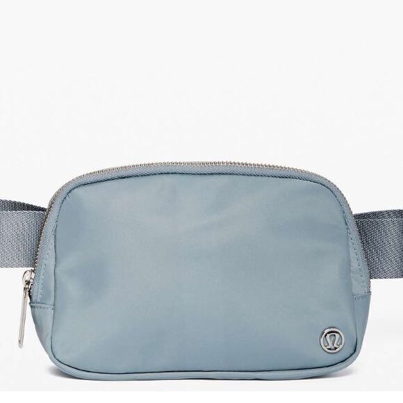 Lululemon Everywhere Belt Bag 1L in Chambray (Light Gray/Silver) W9CEYS EUC - Picture 2 of 12